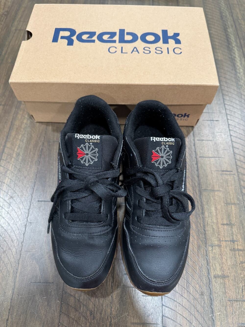 Kids Size 3 Reebok Classic Leather Sneakers Black Gum Bottom Unisex Like New